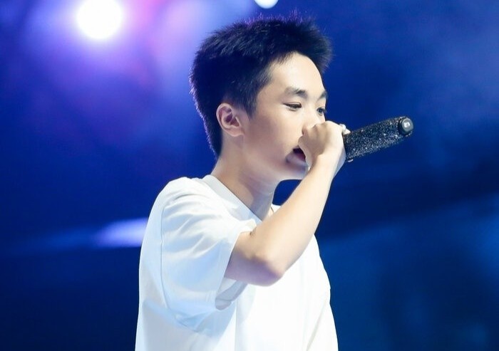 Thi sinh King of Rap quen loi tren san khau hinh anh