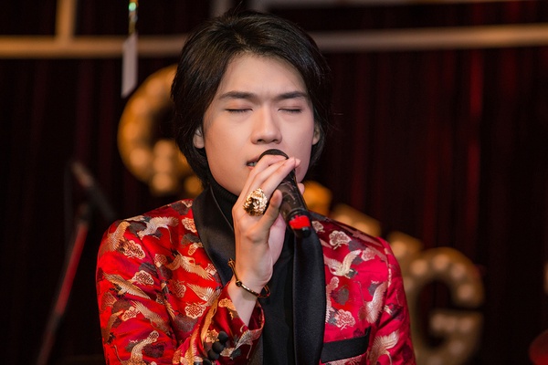 Quang Trung bi che khi cover 'Co em cho' hinh anh