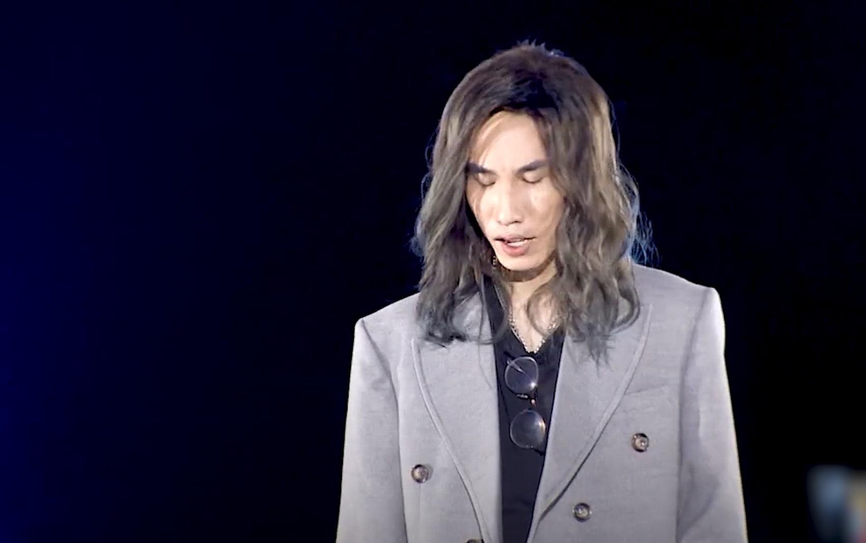 Chi Ca gay xuc dong khi rap ve nguoi ban qua co hinh anh