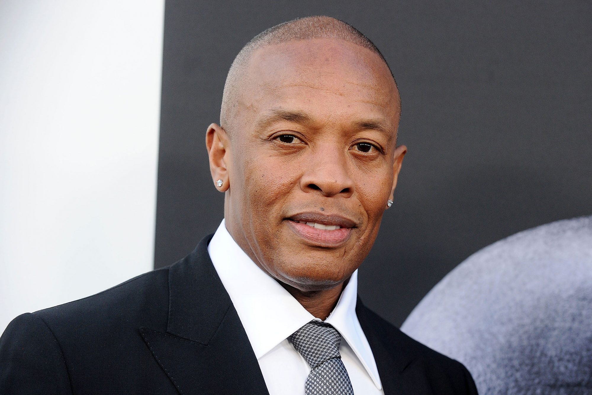 Rapper Dr. Dre nhap vien do phinh dong mach nao hinh anh