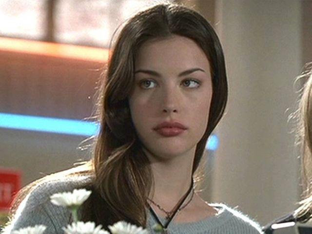 Liv Tyler mac Covid-19 hinh anh