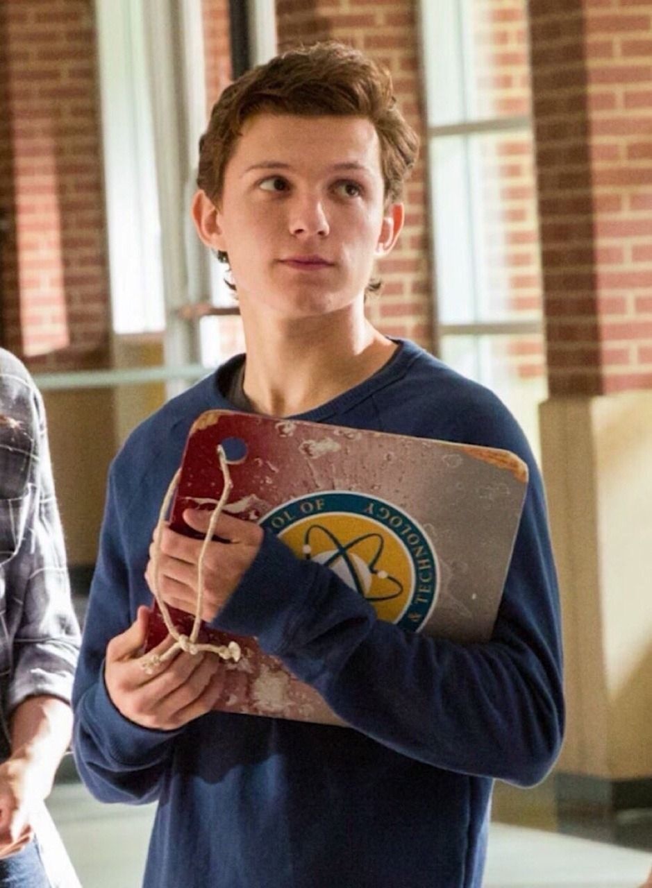 tom holland spiderman ảnh 2 tom holland spiderman anh 2