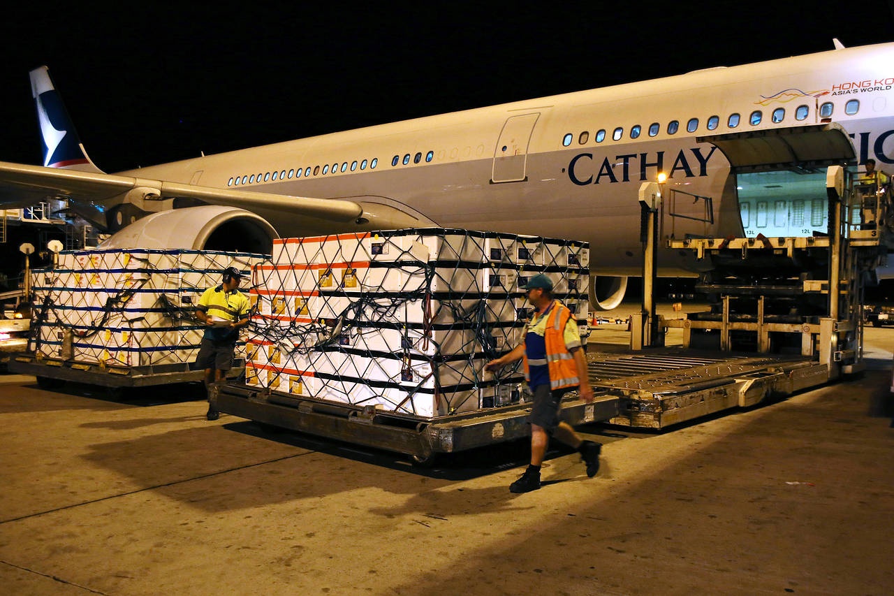 Thuong mai dien tu lam tang nhu cau van tai hang khong hinh anh