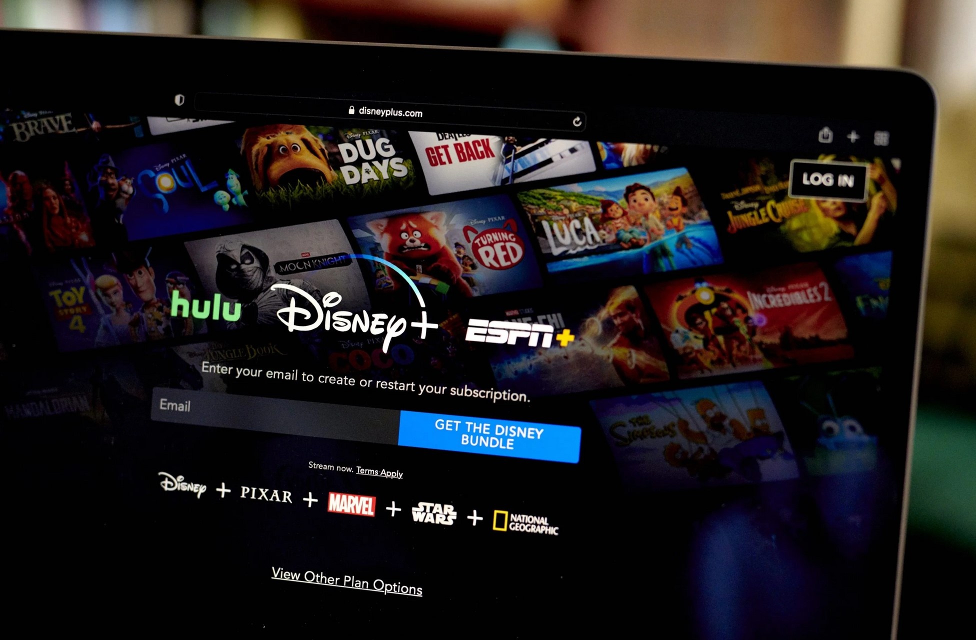 Disney sap vuot Netflix de dung dau trong mang phat truc tuyen hinh anh