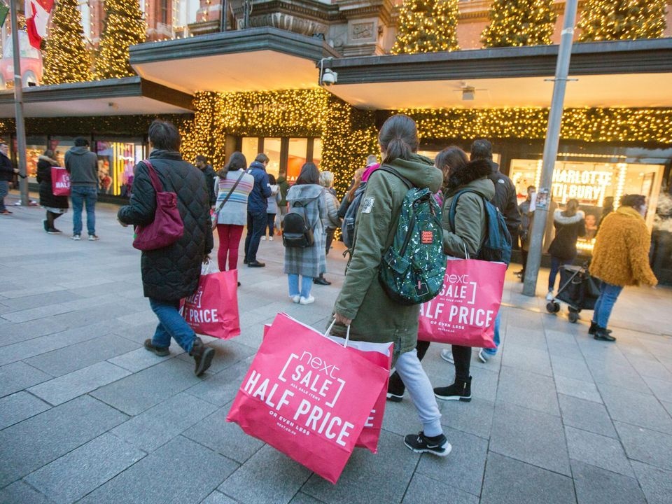 Hang phan khuc tam trung dang tro nen lac long hinh anh