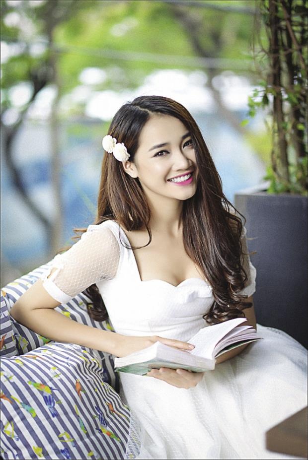 Nhã Phương đang được yêu mến với vai Thêu trong Vừa đi vừa khóc.