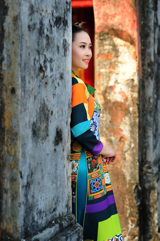 Na Uy thể hiện bộ sưu tập mới do Hoa hậu Ngọc Hân thiết kế.