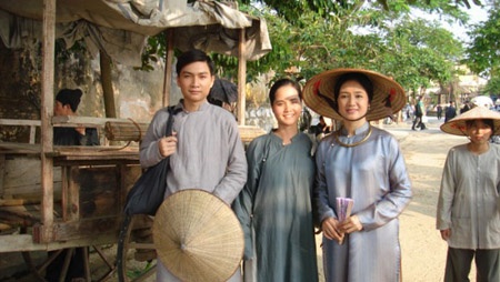 Minh Đức cùng diễn viên Thu Hà trong phim Nhìn ra biển cả.