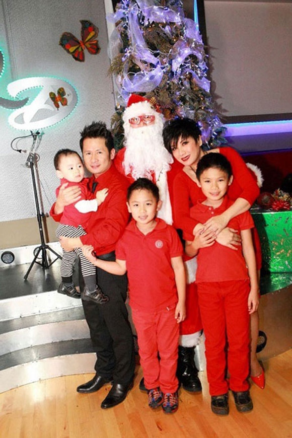 Dù chia tay, hai người vẫn cùng nhau chăm sóc con cái.