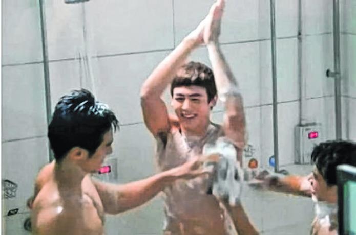 Canh tam dong tinh cua Nickhun xon xao cac trang mang chau A hinh anh