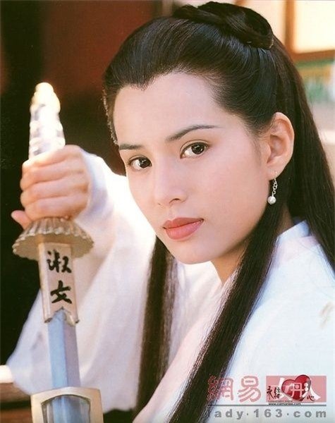 Lý Nhược Đồng nổi tiếng với vai Tiểu Long Nữ.