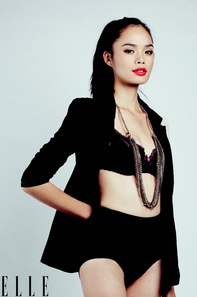 Chân dài Thu Hiền dù không sở hữu vòng 1 nở nang cũng chẳng ngại chụp ảnh nội y.