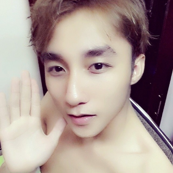 Ngoài ra, vẻ đẹp trai hoàn hảo