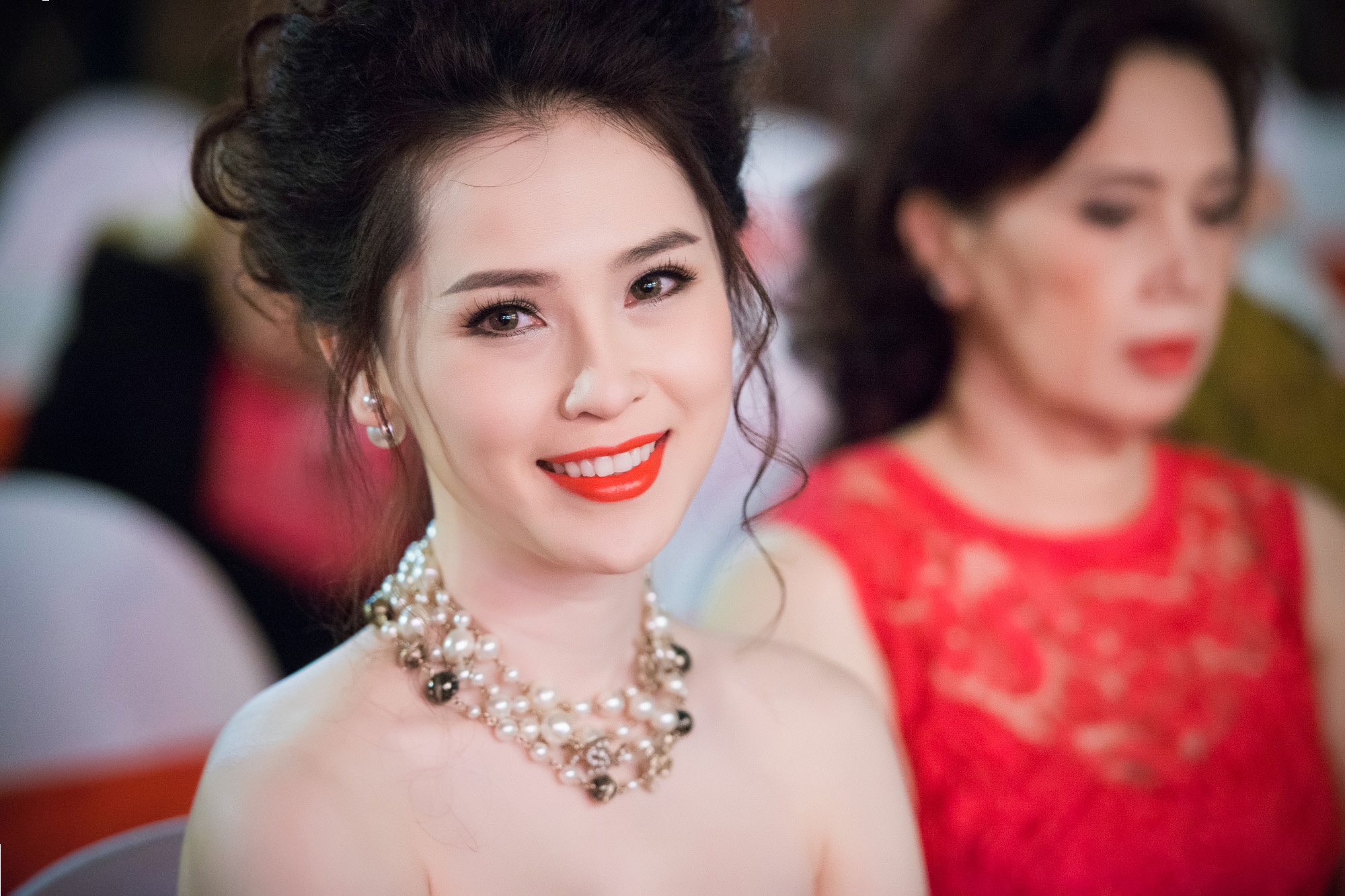 Thai Nhu Ngoc dien dam cup nguc sexy giua troi dong Ha Noi hinh anh