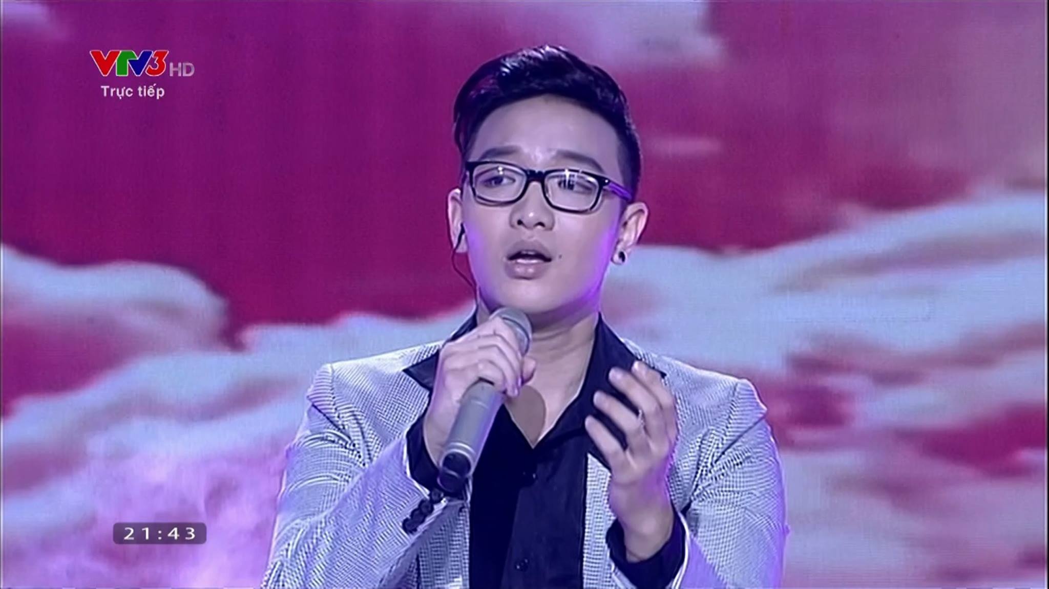 Phan trinh dien cua Hoang Dung trong Gala trao giai hinh anh