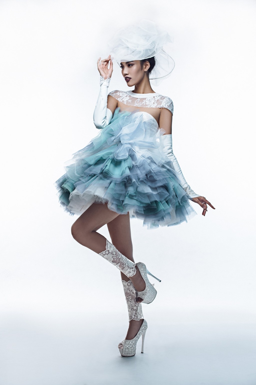 Lan Khuê cá tính khi làm mẫu. Ảnh: Andy Bùi