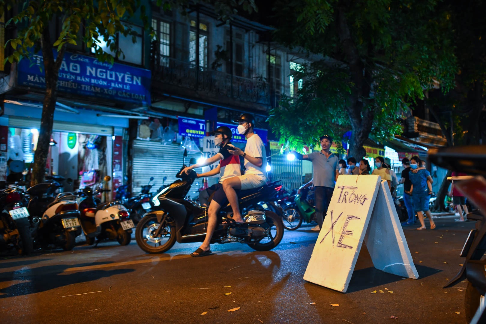 Di choi Trung thu anh 9