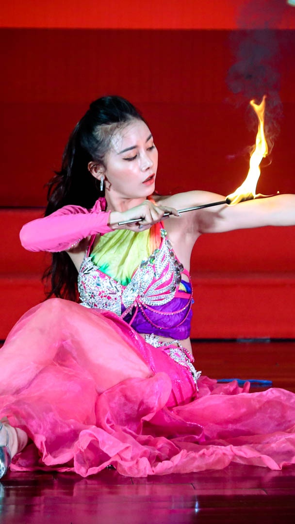 Nghệ sĩ múa lửa ảnh 30 Nghe si mua lua anh 30