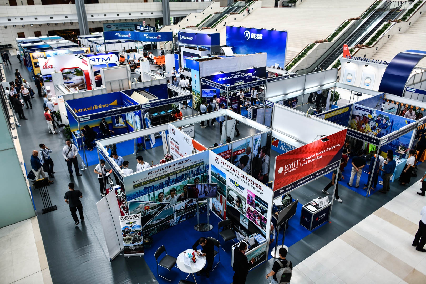 phi cong lai may bay anh 1