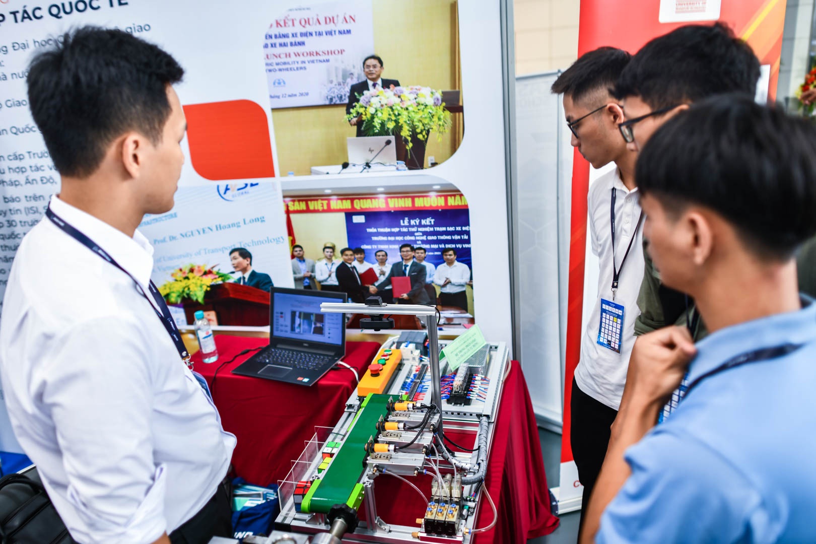 phi cong lai may bay anh 2