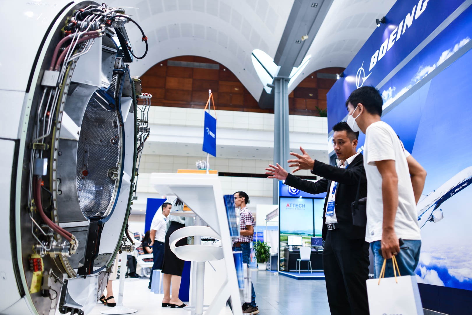 phi cong lai may bay anh 5