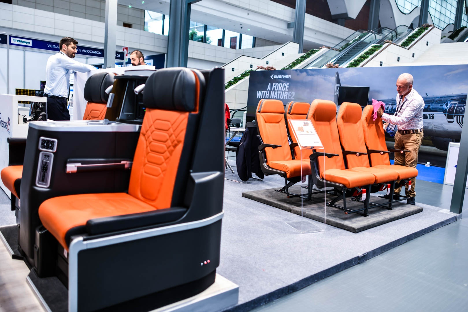 phi cong lai may bay anh 7