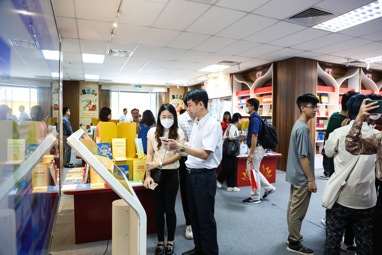 sach noi chuyen doi so anh 1