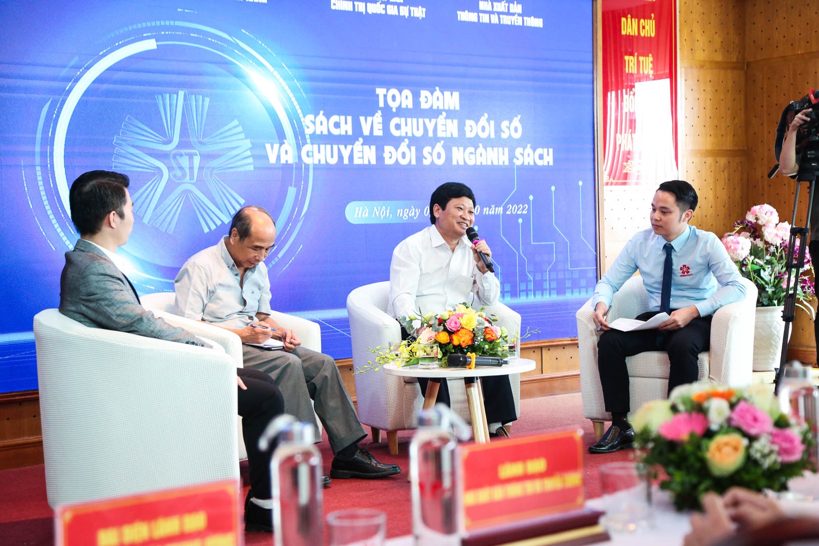 sach noi chuyen doi so anh 2