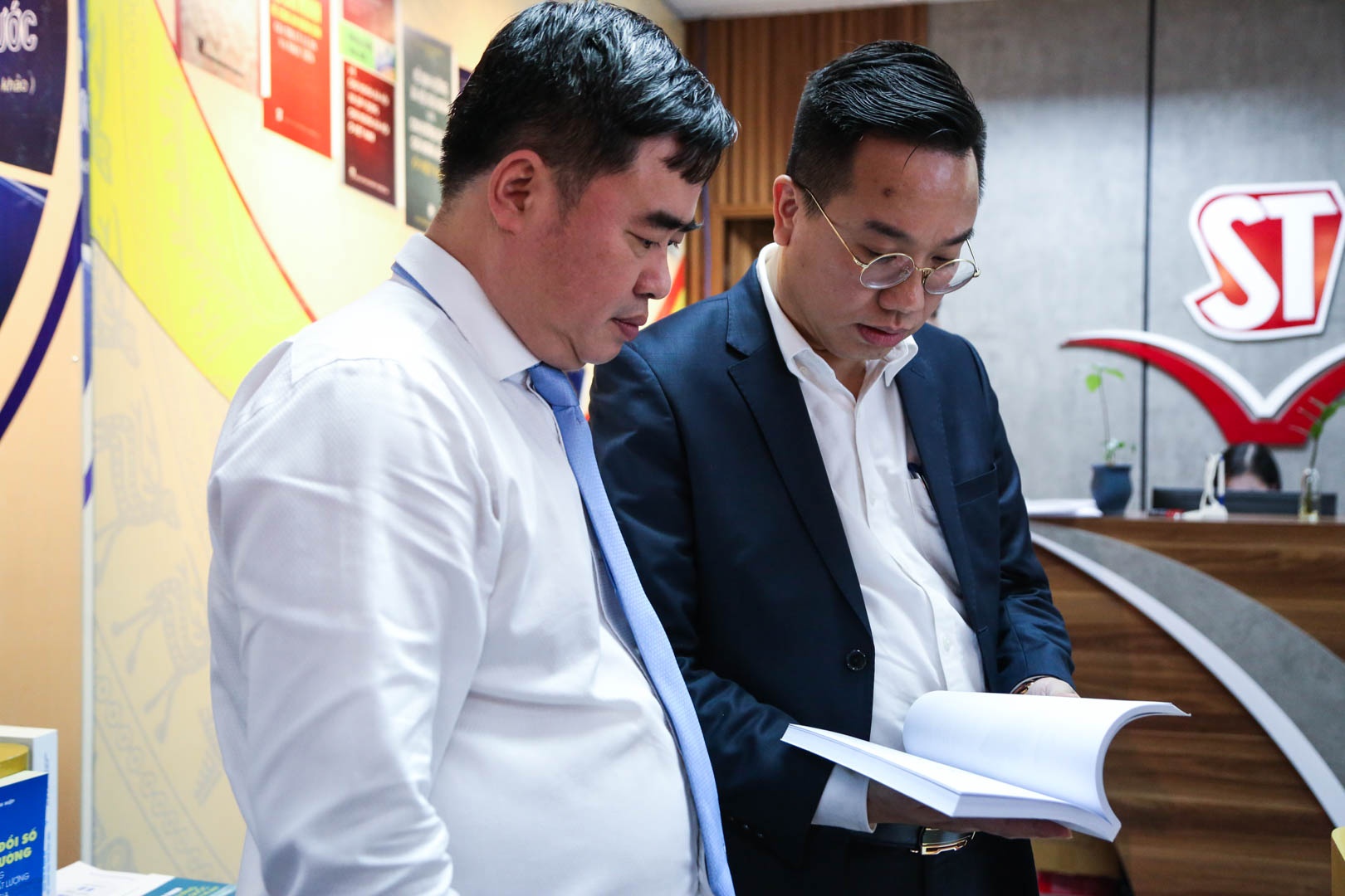 sach noi chuyen doi so anh 5