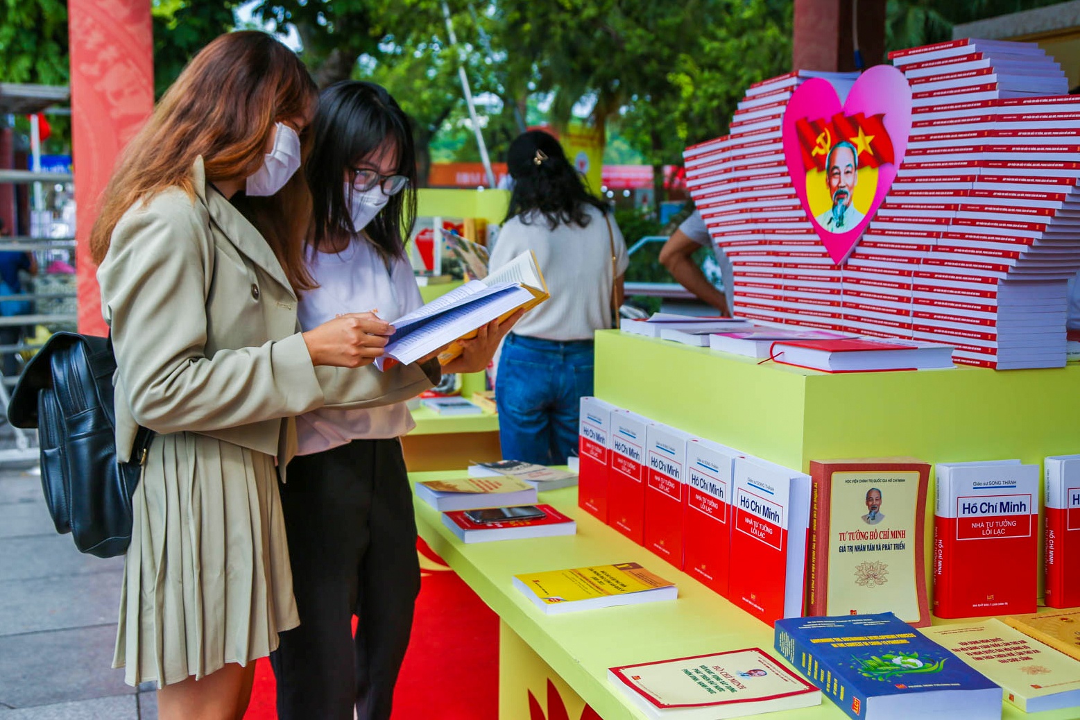 Hoi sach Ha Noi anh 7