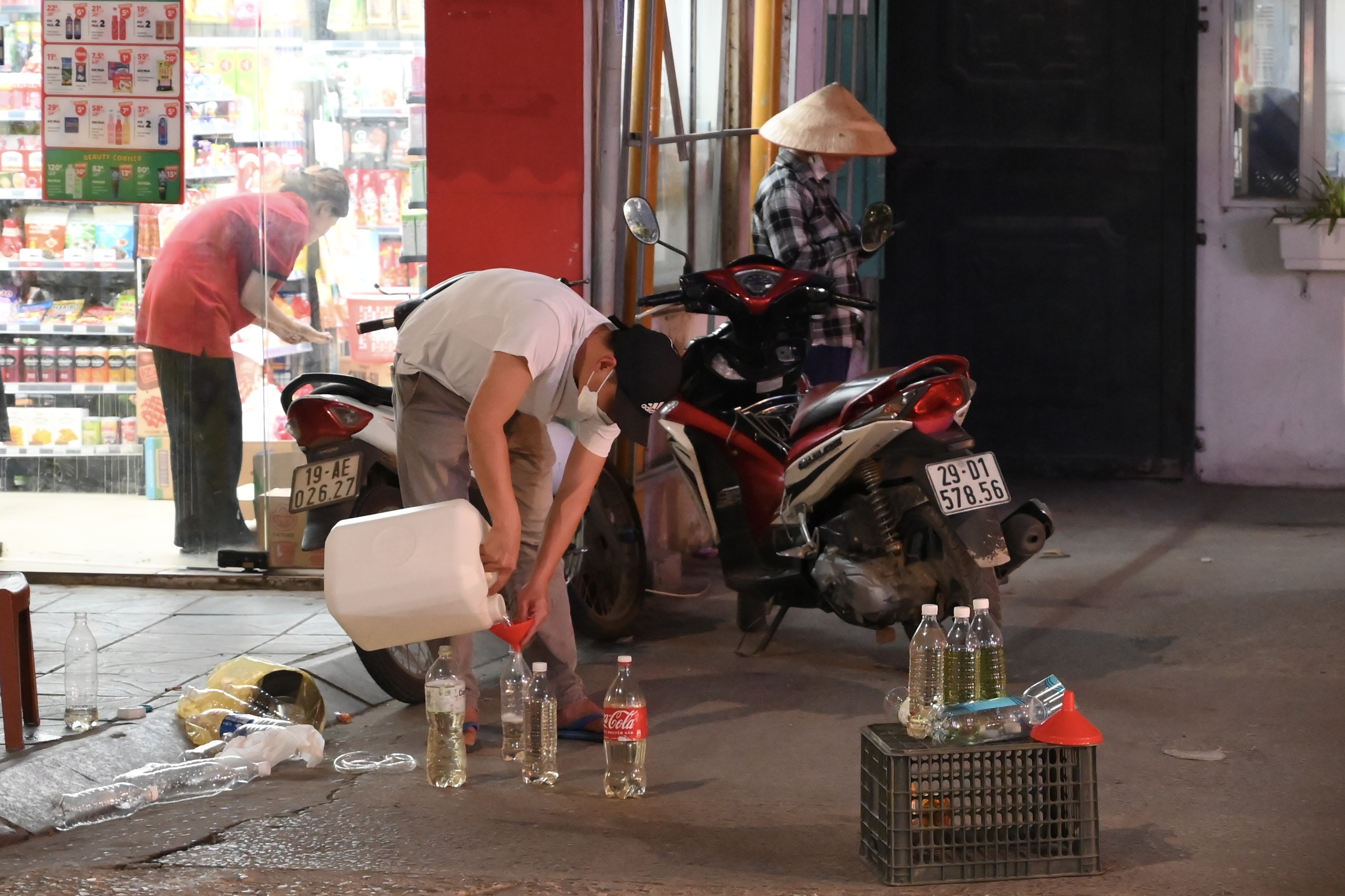 Xep hang do xang anh 2