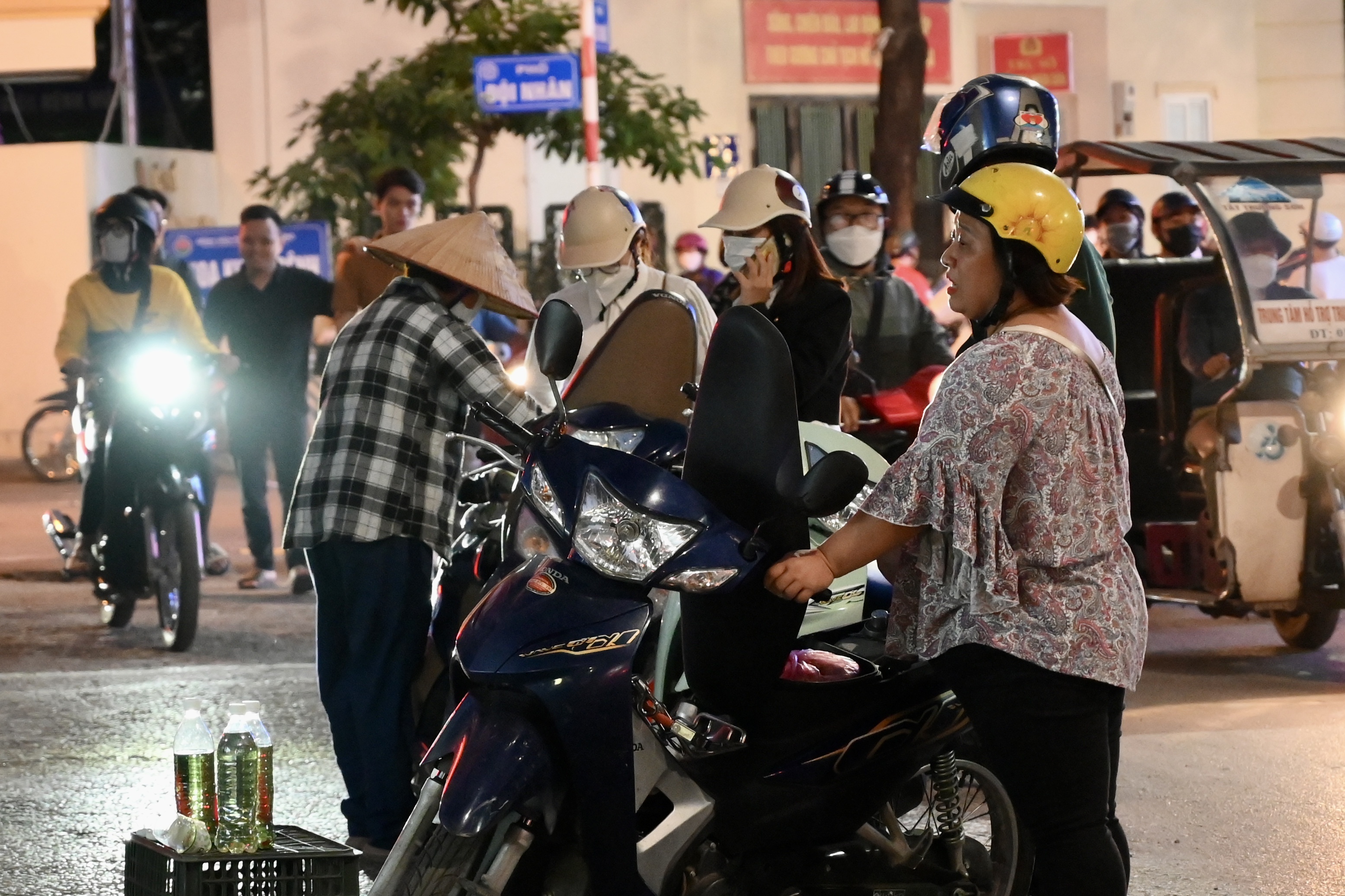 Xep hang do xang anh 3