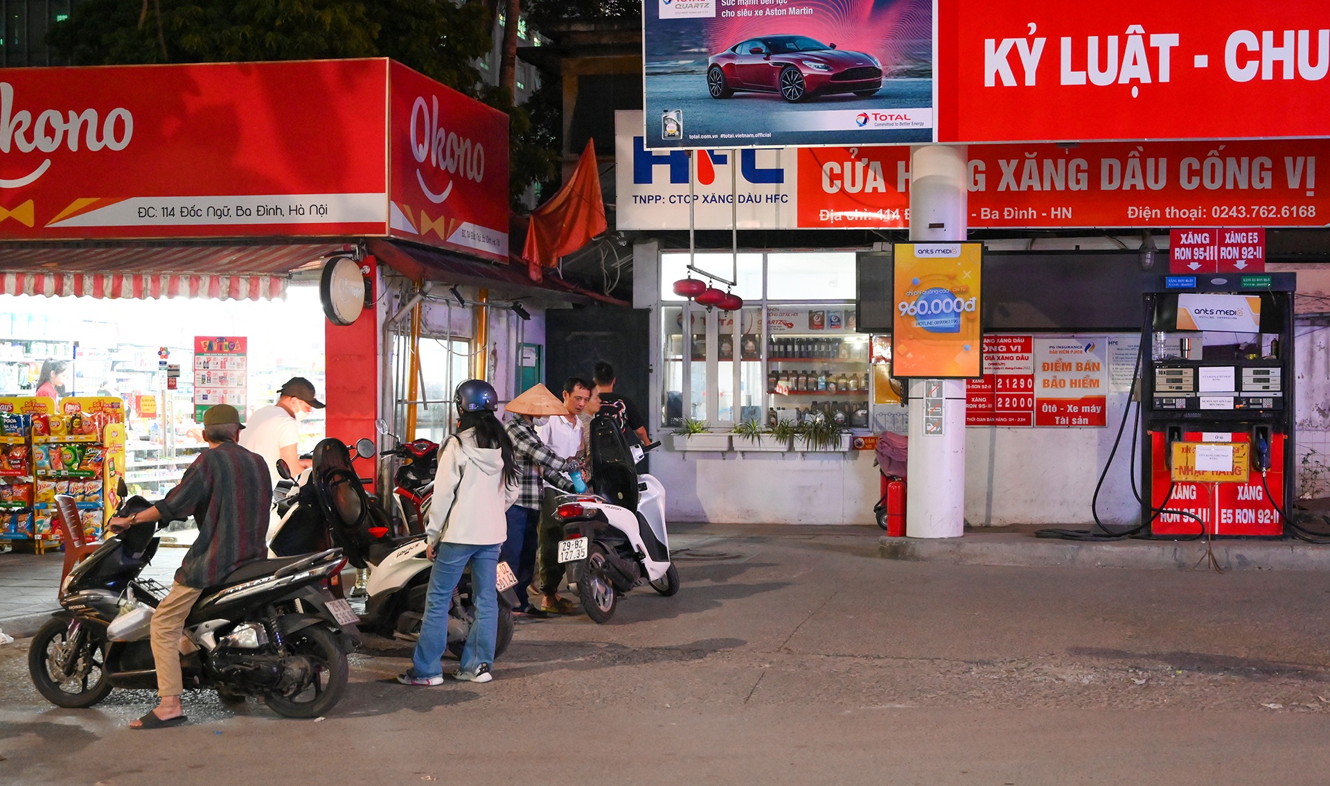 Xep hang do xang anh 1