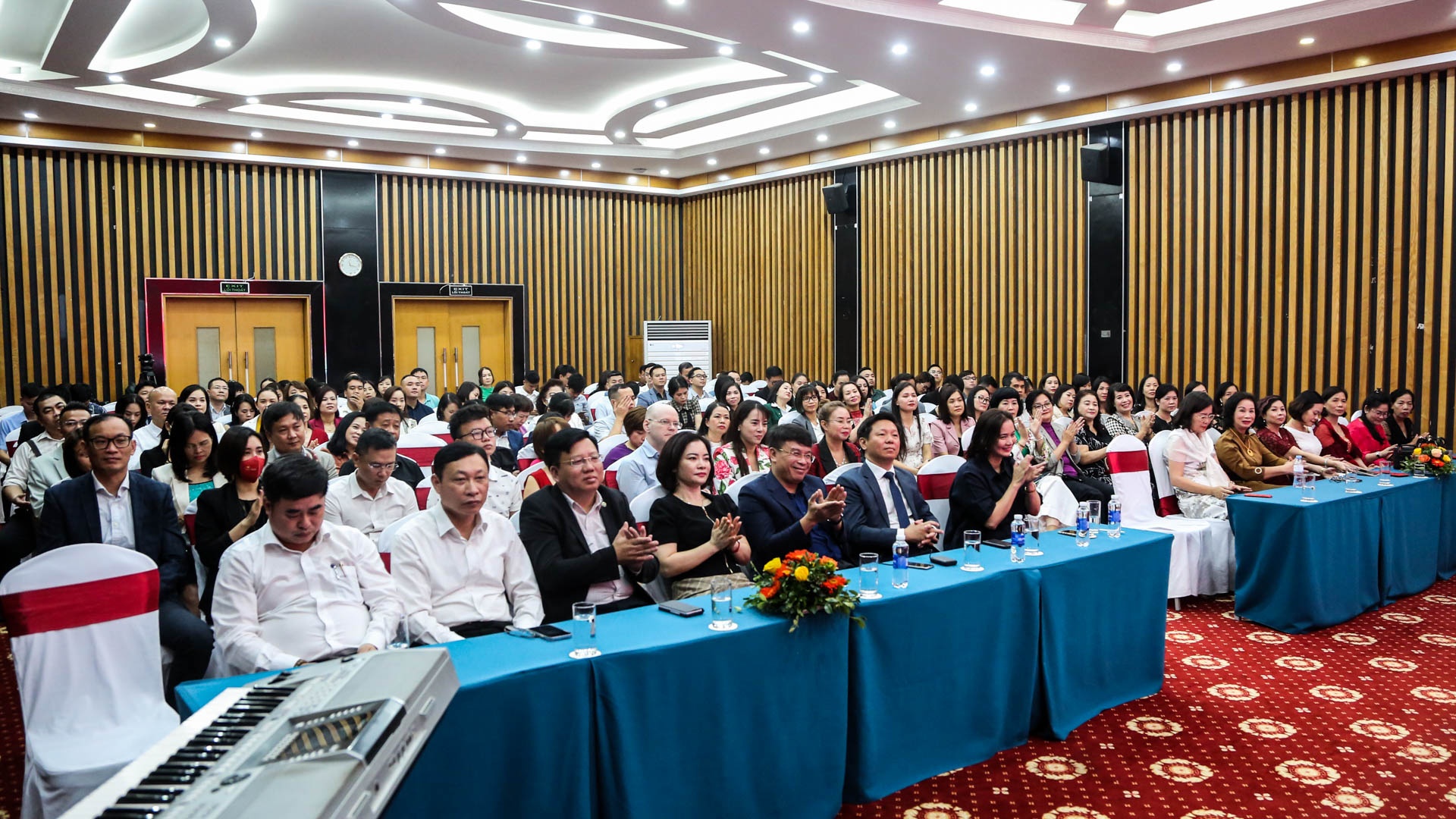 Ngay doanh nhan Viet Nam anh 1