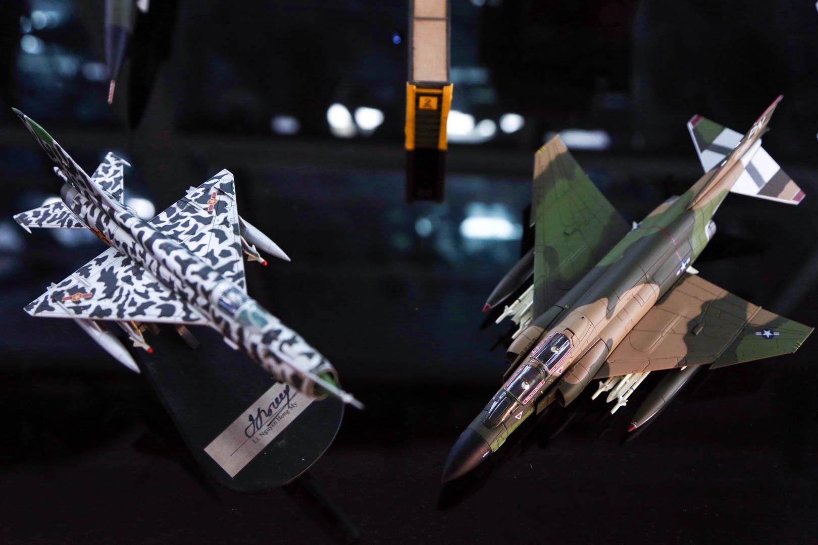 mo hinh quan su anh 2