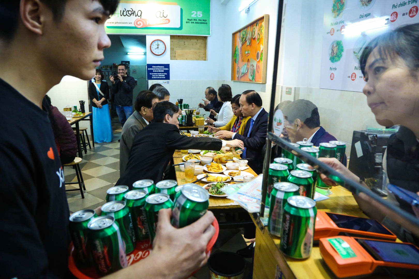 pho am thuc di bo anh 3