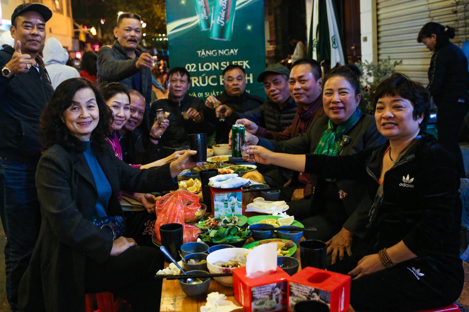 pho am thuc di bo anh 7