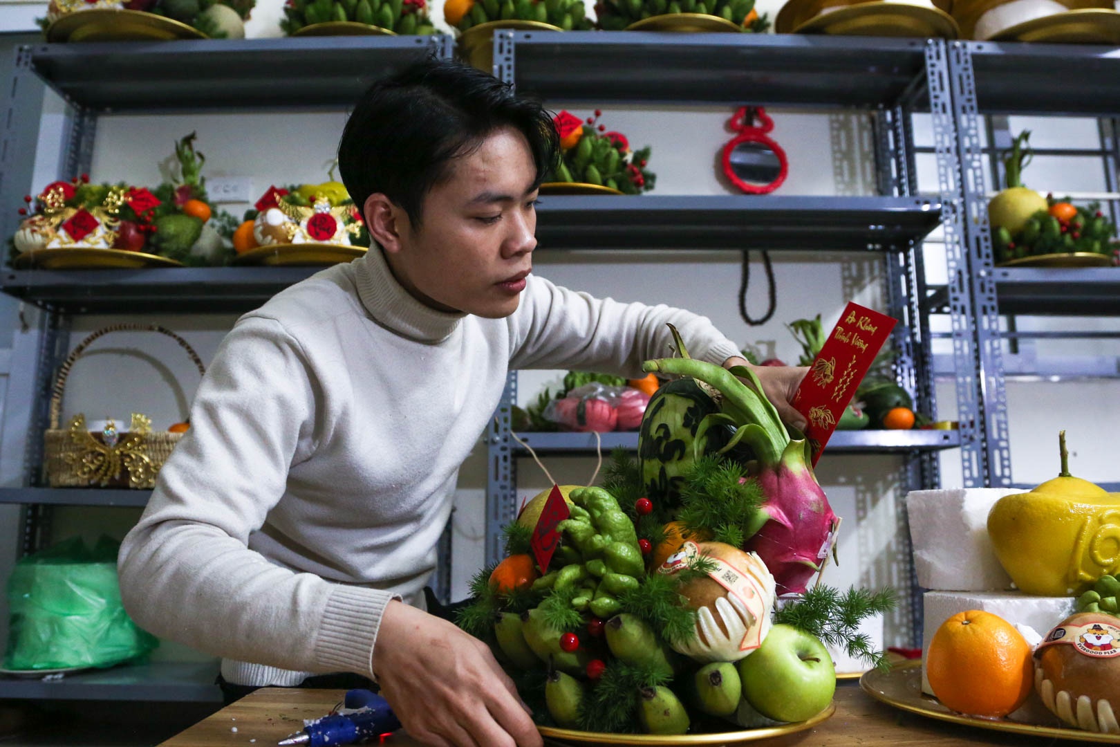 Tieu thuong khong dam tra loi tin nhan vi ‘chay hang' mam ngu qua hinh anh