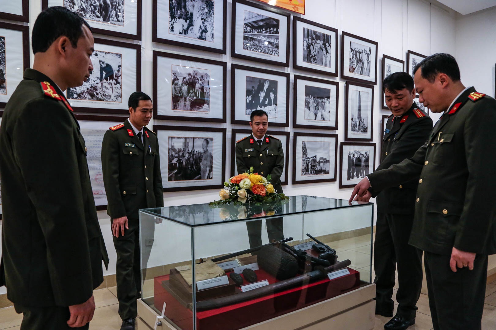 trien lam ve canh ve anh 1