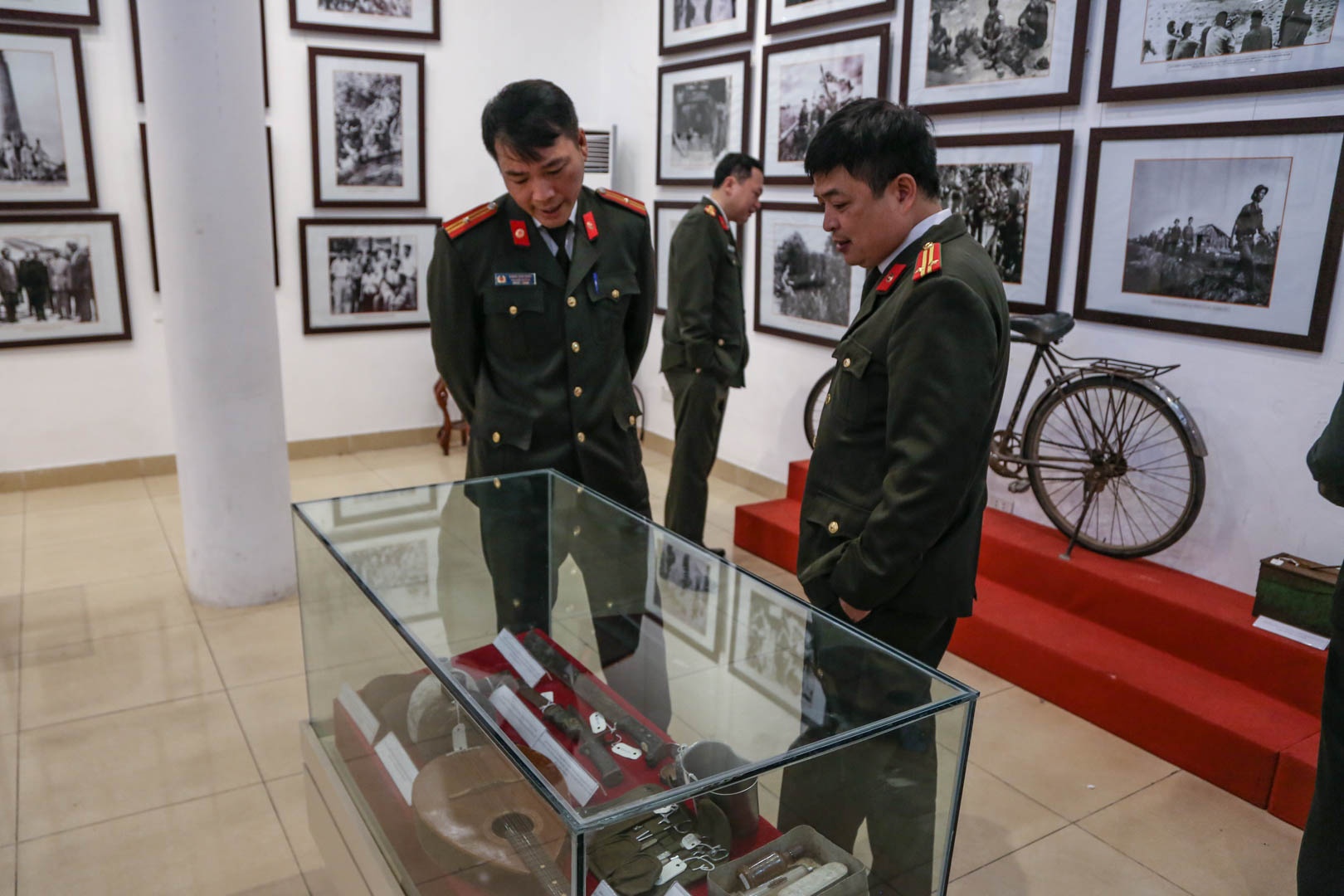 trien lam ve canh ve anh 9