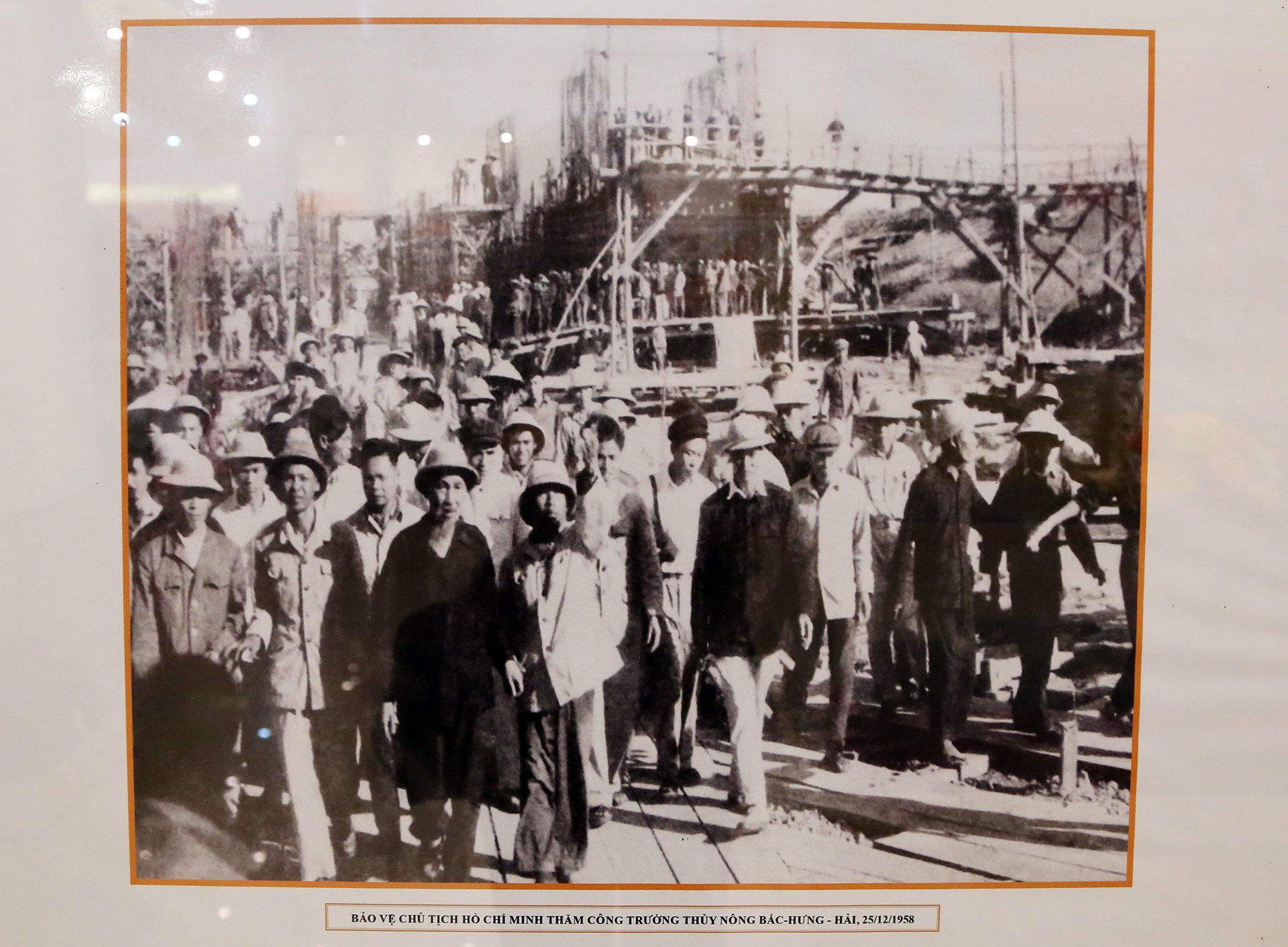 trien lam ve canh ve anh 6