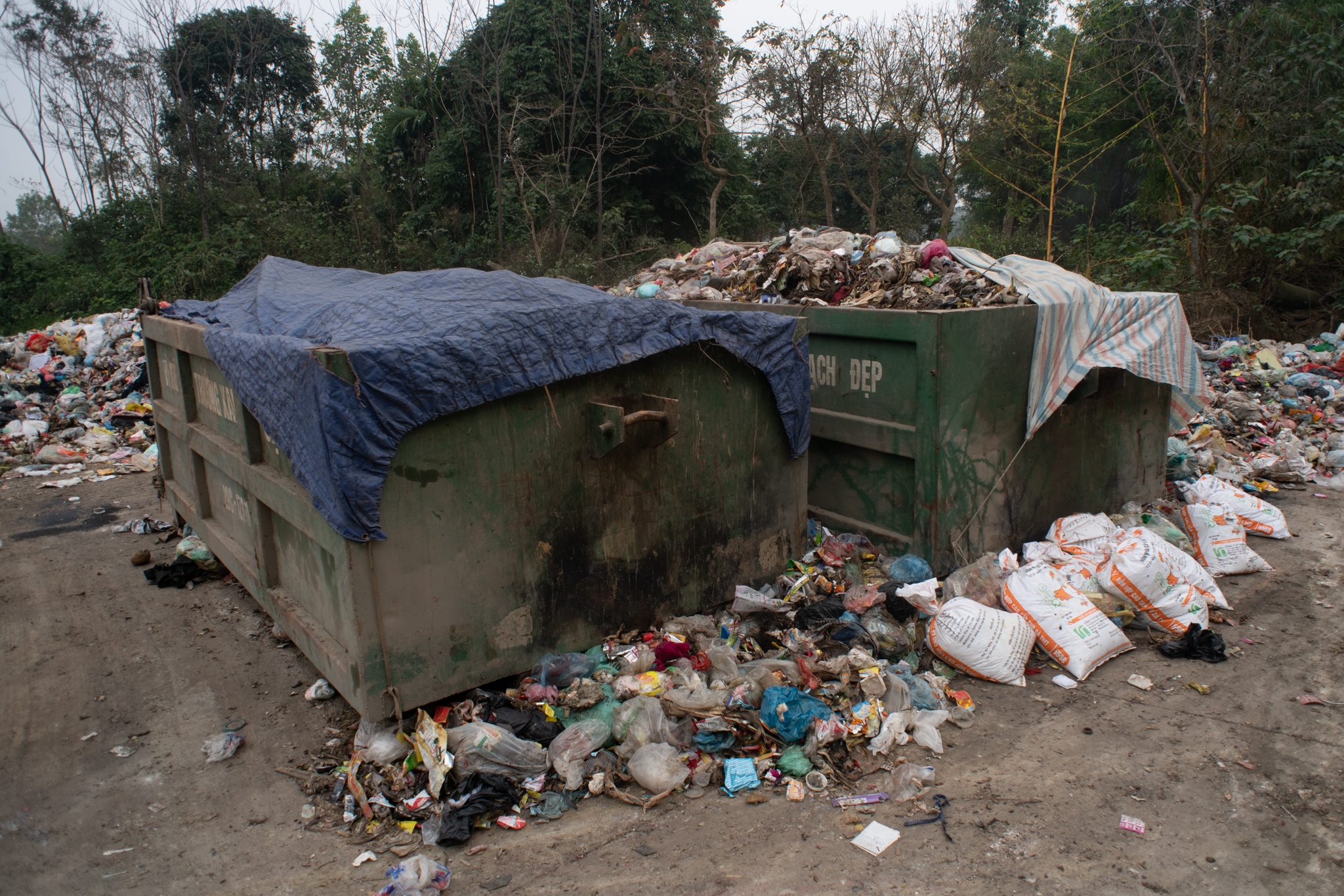 Chan xe rac Nam Son anh 5