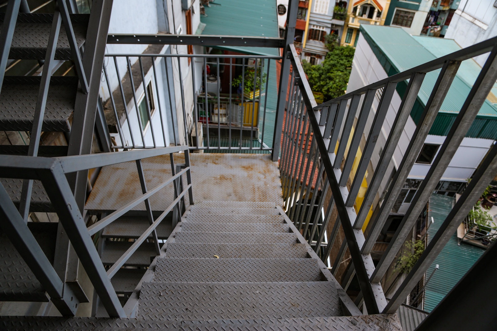 thang thoat hiem ngoai troi anh 9