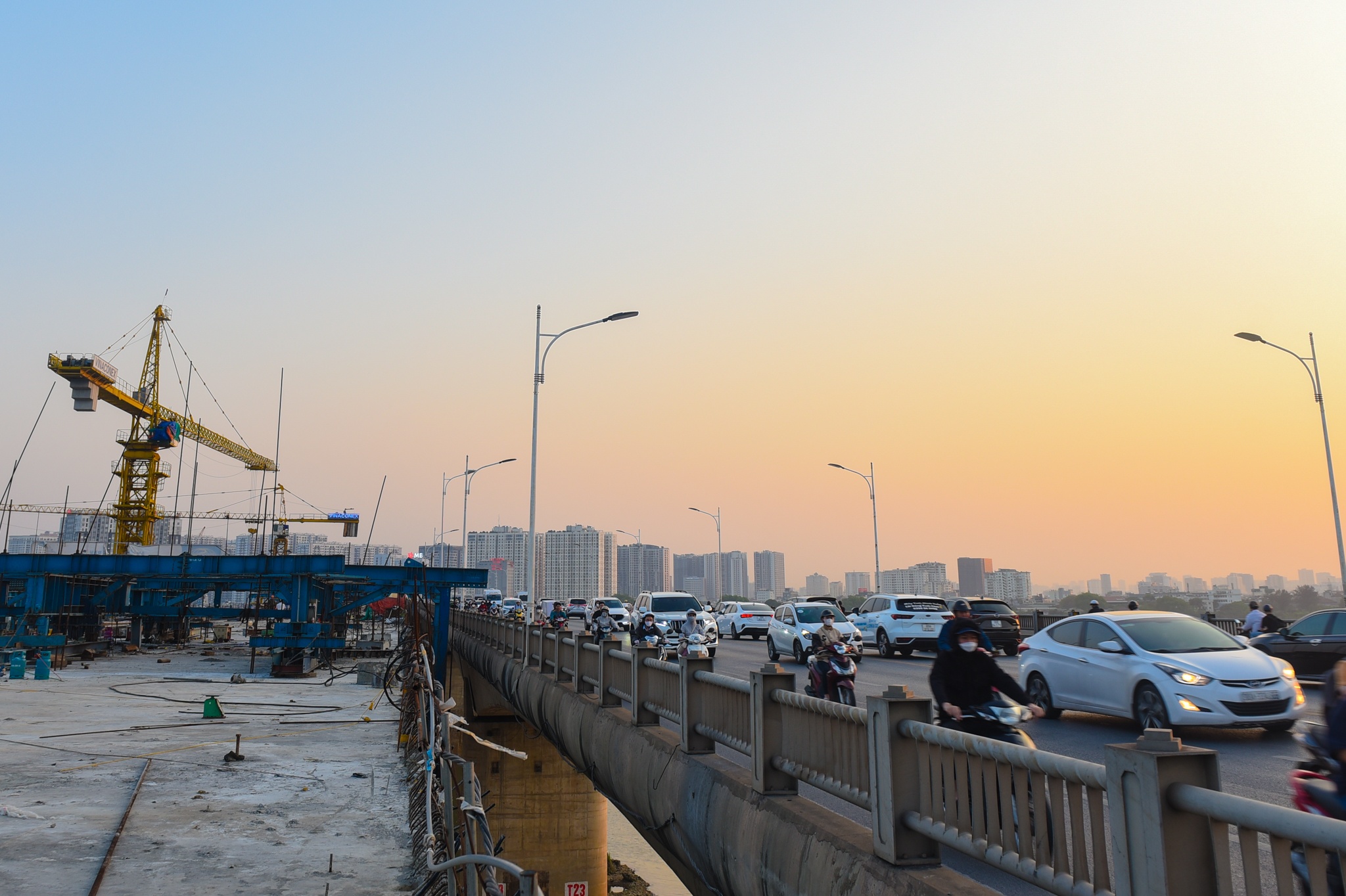 thi cong cau Vinh Tuy anh 11