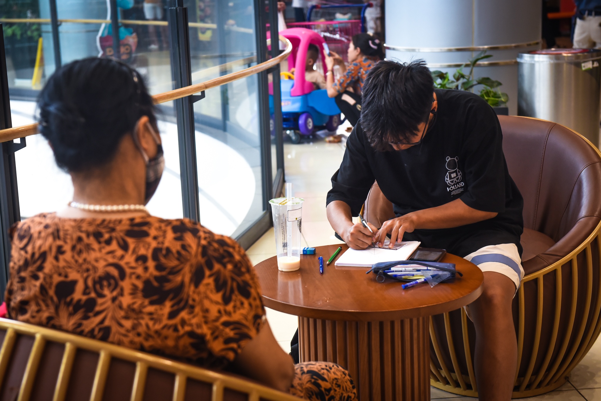 tron nong o sieu thi anh 7