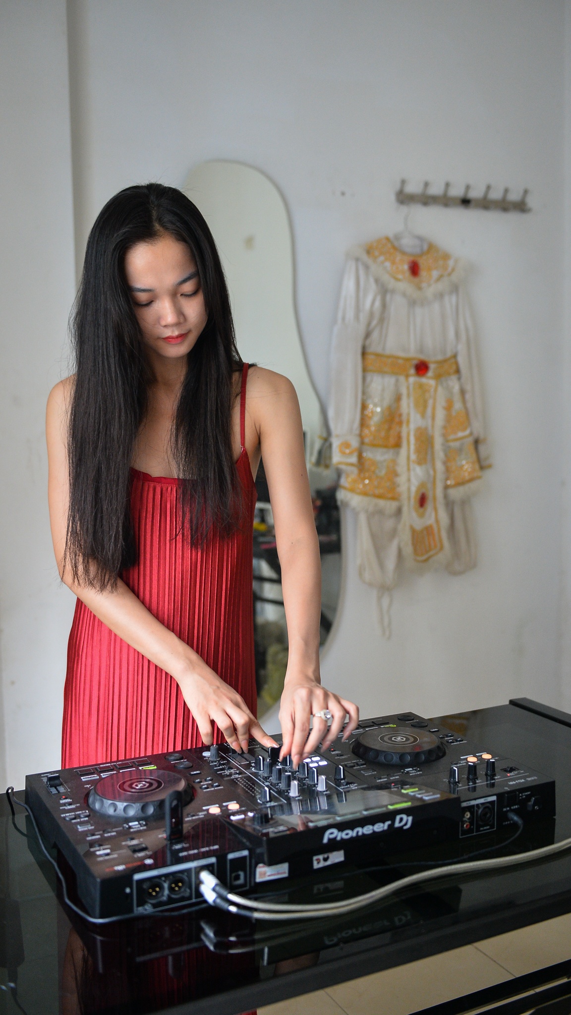 nghệ sĩ tuồng kiêm DJ ảnh 10 nghe si tuong kiem DJ anh 10