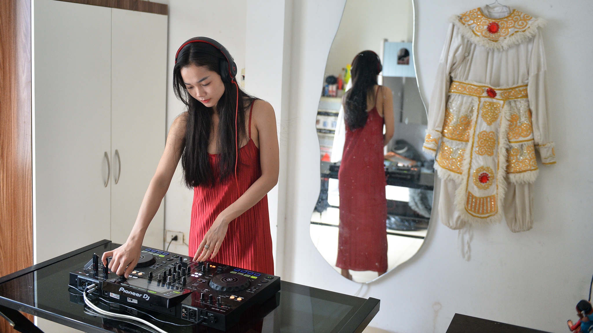 nghệ sĩ tuồng kiêm DJ ảnh 9 nghe si tuong kiem DJ anh 9