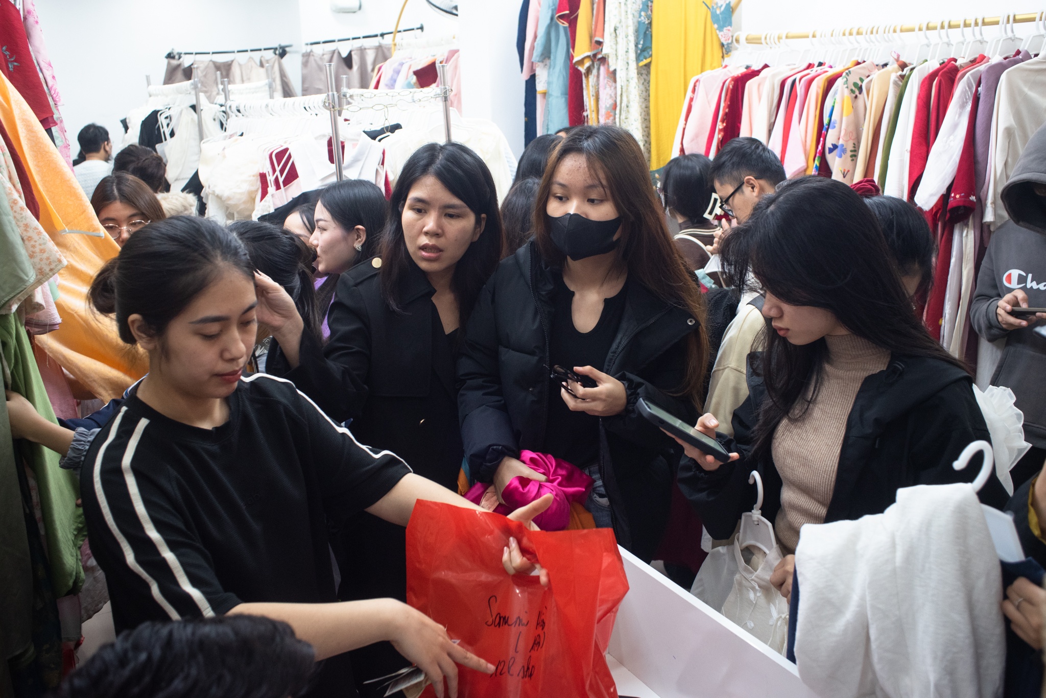 cho thue ao dai anh 1