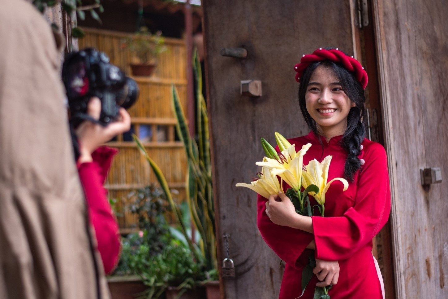 Doi mua 40 km de check-in ao dai Tet o lang co hinh anh