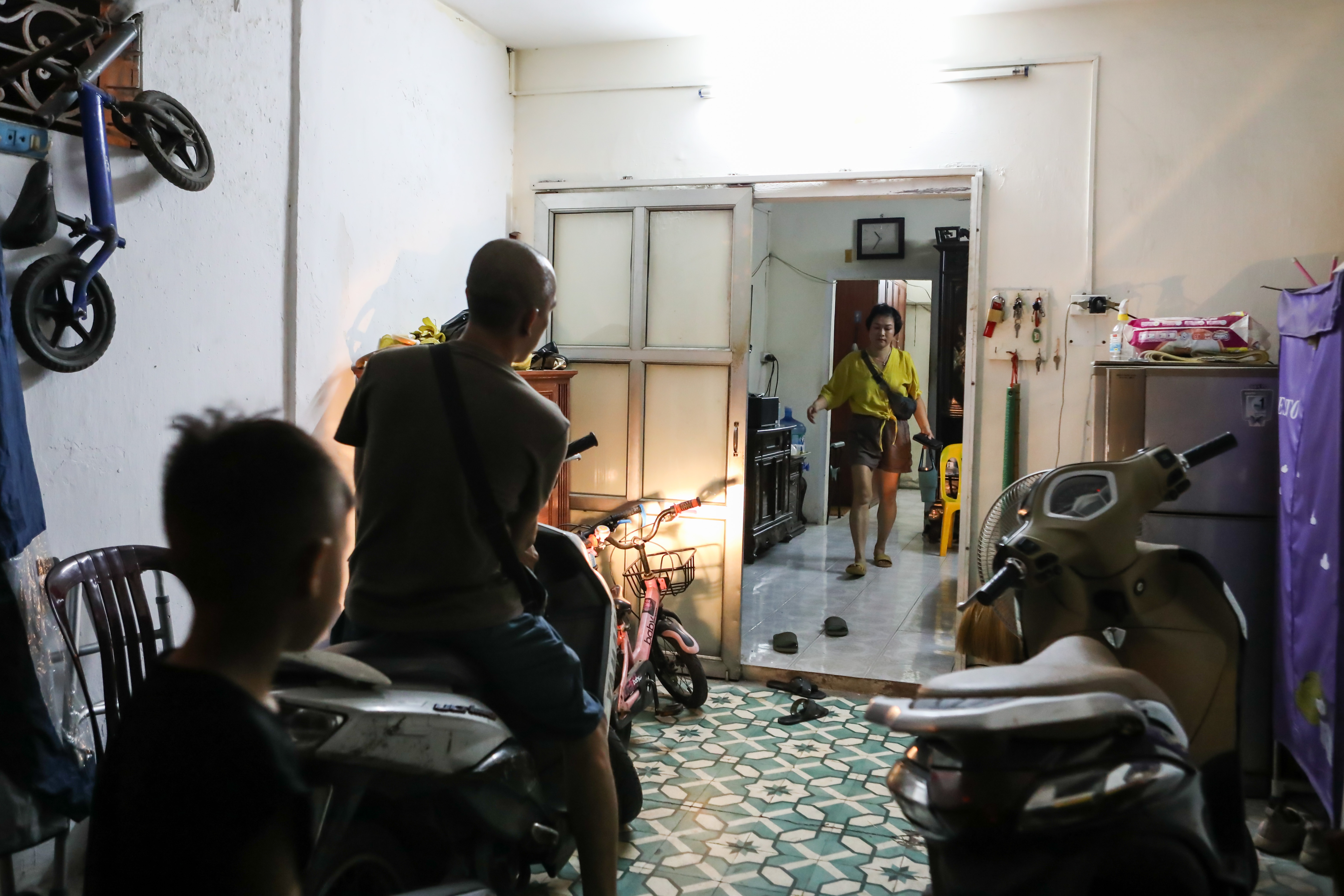 nguoi di doi tranh bao anh 8